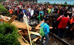 Penumpang Bongkar Paksa Blokade Pedagang