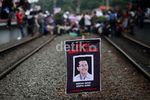 Aksi Mahasiswa Bikin KRL Lumpuh