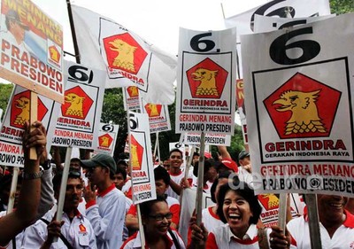 Simpatisan Sambut Nomor Parpol