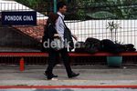Rel Diblokir Penumpang Terlantar
