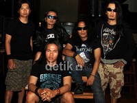Krisyanto sebenarnya sudah resmi menjadi vokalis Jamrud lagi sejak 2011 silam. Gusmun/detikHOT.