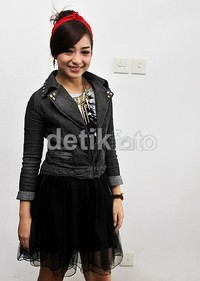 Bagaimana menurutmu gaya rock chic Nikita Willy? Gusmun/detikHOT.
