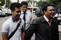 Ia dilaporkan oleh Rasti dengan tuduhan penganiayaan. Ayya/detikHOT.