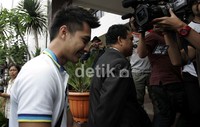 Saat ditanya keadaannya, Eza mengaku sehat meski tampak sedikit kantuk di wajahnya. Ayya/detikHOT.