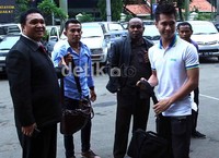 Hari ini sesuai surat panggilan kepolisian, Eza diharuskan datang untuk diperiksa. Ayya/detikHOT.