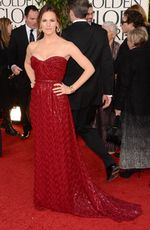 Parade Gaun Merah di Golden Globe 2013
