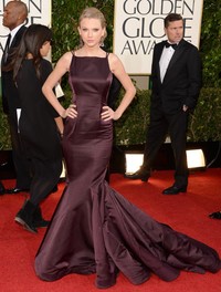 Sepertinya Taylor Swift terus-terusan membuat Harry Styles menyesal dengan tampil menawan di red carpet Golden Globe 2013. Jason Merritt/Getty Images.