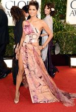 8 Selebriti Memamerkan Keindahan Kakinya di Golden Globe