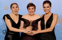 Best TV Series Actress (Comedy or Musical) dinobatkan pada Lena Dunham untuk perannya di 'Girls'. Untuk 'Girls' sendiri mendapatkan Best Television Series (Comedy or Musical). Kevin Winter/Getty Images.