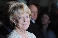 Maggie Smith dinobatkan sebagai Best Supporting Actress in a TV Movie, Series, or Miniseries untuk 'Downtown Abbey: Season 2'. Stuart Wilson/Getty Images.