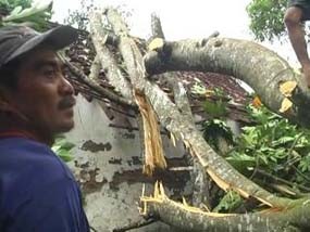 Angin Kencang Rusak Beberapa Rumah Warga di Pasuruan