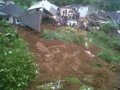 6 Tewas dalam Longsor Megamendung, Pemkab Siap-siap Relokasi 47 KK