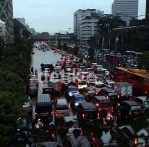Dikepung Banjir Lalu-Lintas Jakarta Macet!