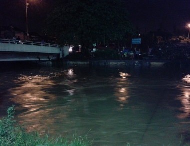 Pukul 22.27 WIB, Permukaan Air di Manggarai Sentuh 920 Cm