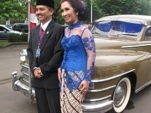 Ke Kantor Baru, Roy Suryo Kendarai Mobil Bekas Soekarno