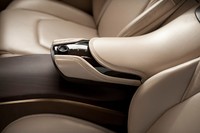 The HCD-14 Genesis diselipkan mesin V8 berkapasitas 5.0 liter. Sehingga siapa pun pengendaranya, dipastikan akan merasakan akselerasi yang tidak kalah layaknya sebuah mobil pabrikan Jerman. (dok Hyundai)