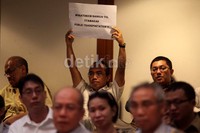 Bukan hanya pejabat jajaran teras saja yang turut hadir di dalam pertemuan, warga sipil juga turut hadir di dalam pertemuan tersebut.