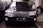 Jokowi Ngantor dengan Mobil B 1 DKI