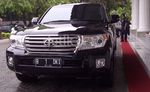 Jokowi Ngantor dengan Mobil B 1 DKI