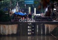 Saat ini ketinggian air di pintu air Manggarai terpantau menyentuh angka 780 cm.