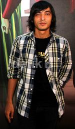 Gaya Casual Abimana Aryasatya