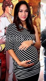 Si Manis Kamidia Radisti Hamil 8 Bulan