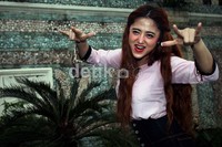 Ia pun mengaku, telanjang bagai ular ternyata idenya sendiri.