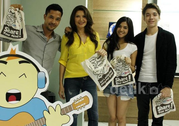 Live Chat Bareng Bintang Film Air Terjun Pengantin Phuket