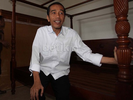 Jokowi Sumbang 3 Ton Beras ke Korban Banjir Rawa Buaya