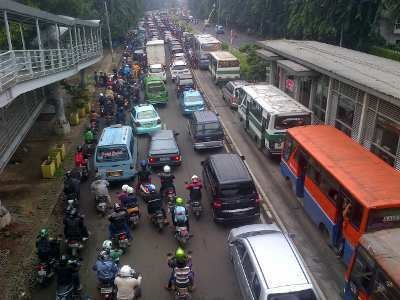 Banjir Jakarta, 7 Halte Bus TransJ Ditutup