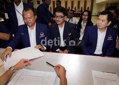 Surya Paloh Genggam NasDem, Hary Tanoe Happy?