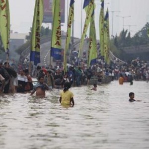 Terjebak Macet 3 Jam Akibat Banjir di Kampung Melayu