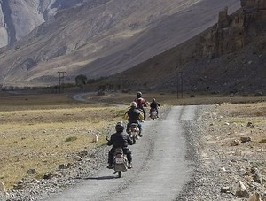 Tur Sepeda Motor Paling Ekstrim, Menyusuri Himalaya!