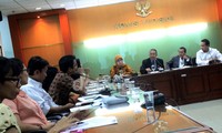 Koalisi Masyarakat Sipil untuk Perempuan dan HAM menyampaikan permintaan tersebut kepada Ketua KY Eman Suparman, Komsioner  KY Jaja Ahmad Jayus, dan juru bicara KY Asep Rahmat Fajar.
