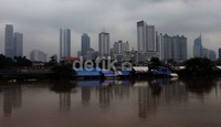Inilah Jakarta, gedung bertingkat, rumah kumuh dan banjir.