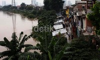 Banjir ini disebabkan luapan Sungai Ciliwung.