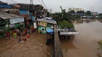 Selain Petamburan, Cililitan, Kampung Melayu dan sejumlah wilayah lainnya juga terendam banjir.