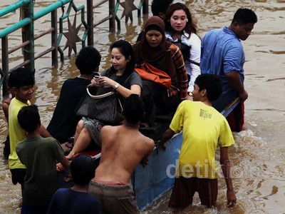 Panen Rejeki di Saat Banjir