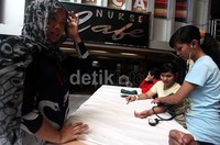 Saat ini, korban banjir belum banyak mengeluhkan serangan penyakit.