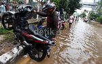 Jalan Panjang Banjir, Ratusan Kendaraan Mogok