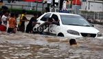 Jalan Panjang Banjir, Ratusan Kendaraan Mogok