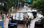 Jalan Panjang Banjir, Ratusan Kendaraan Mogok