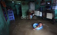 Air masuk rumah warga, ruang tamu jadi kolam renang.