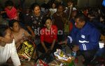 Korban Banjir Mengungsi di Gudang
