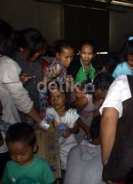 Korban Banjir Mengungsi di Gudang