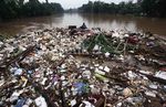Siang Hari, Kampung Melayu Masih Terendam