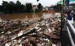 Siang Hari, Kampung Melayu Masih Terendam