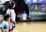 Siang Hari, Kampung Melayu Masih Terendam