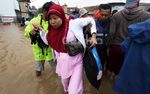 Nenek-nenek Hingga Ibu Hamil Dievakuasi
