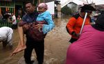 Nenek-nenek Hingga Ibu Hamil Dievakuasi